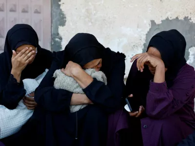 Mourners react as they attend the funeral of Palestinians who, according to medics, were killed in Saturday's Israeli strikes, in Al-Aqsa Martyrs Hospital, in Deir al-Balah, central Gaza Strip, November 23, 2025. REUTERS/Mahmoud Issa   TPX IMAGES OF THE DAY