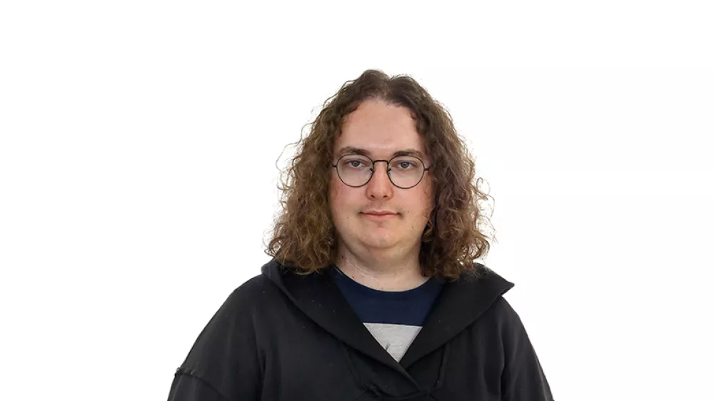 Ga&scaron;per Straži&scaron;arZA ONLINE - Redakcija Dnevnik 2024 - portreti za komentarje in kolumne - kolumnisti - komentatorji &ndash; novinarji - portret //FOTO: Luka Cjuha