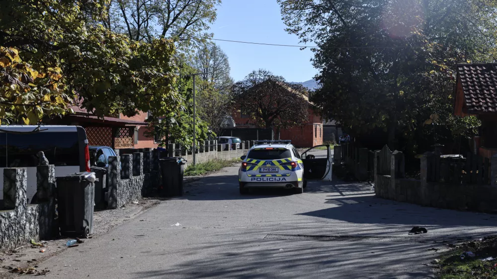 - 28.10.2025 - Romsko naselje Kerinov Grm - policija//FOTO: Jaka Gasar