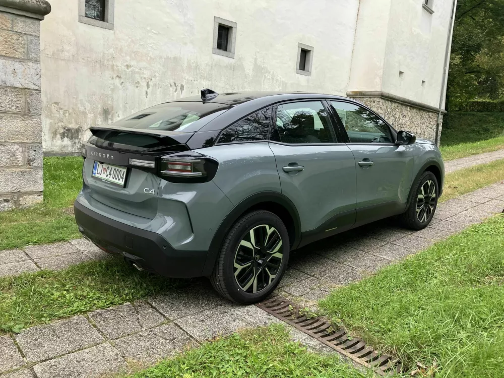 Citro&euml;n C4 hibrid 145 business: Ne &scaron;print, ampak tek na dolge proge