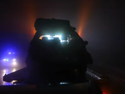 - 30.01.2016 - Primorska avtocesta pri Razdrtem - prometna nesreča med priključkoma Senožeče in razcepom Nanos proti Ljubljani - najhuj&scaron;e verižno trčenje na slovenskih cestah - vpletenih 70 vozil med njimi &scaron;tiri tovorna vozila in en avtobus - &scaron;tirje mrtvi in okoli 30 po&scaron;kodovanihi.foto: Bojan Velikonja