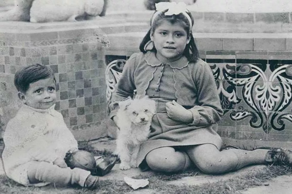 Lina Marcela Medina s sinom. Najmlaj&scaron;a mati v zgodovini, ki je rodila pri 5 letih. 