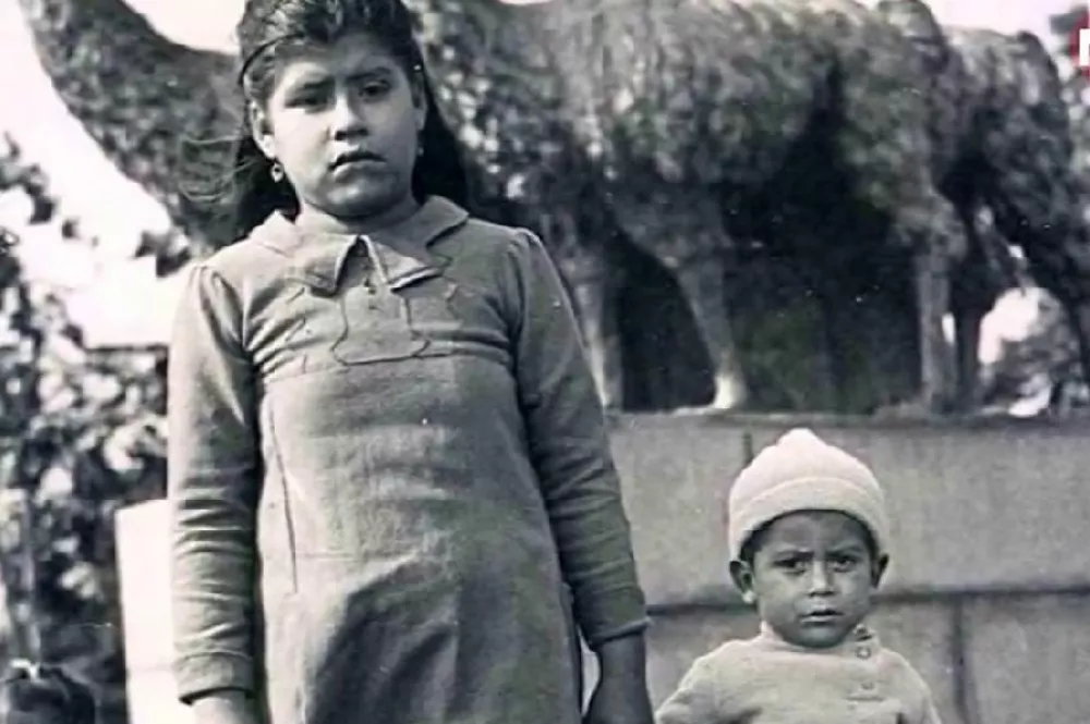 Lina Marcela Medina s sinom. Najmlaj&scaron;a mati v zgodovini, ki je rodila pri 5 letih. 