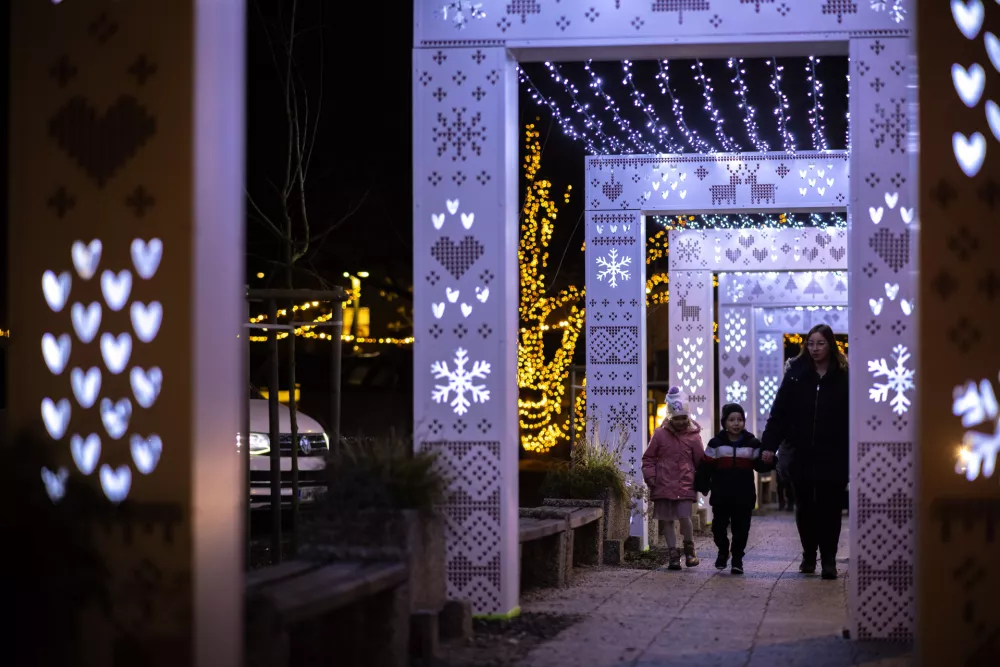 Praznični sejmi, drsali&scaron;ča, Miklavževi sprevodi