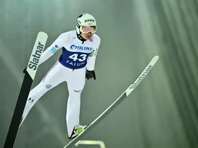 Ski Jumping - FIS Ski Jumping World Cup - Falun, Sweden - November 25, 2025 Slovenia's Anze Lanisek in action during the Men's Normal Hill HS95 Fredrik Sandberg/TT News Agency via REUTERS   ATTENTION EDITORS - THIS IMAGE WAS PROVIDED BY A THIRD PARTY. SWEDEN OUT. NO COMMERCIAL OR EDITORIAL SALES IN SWEDEN.