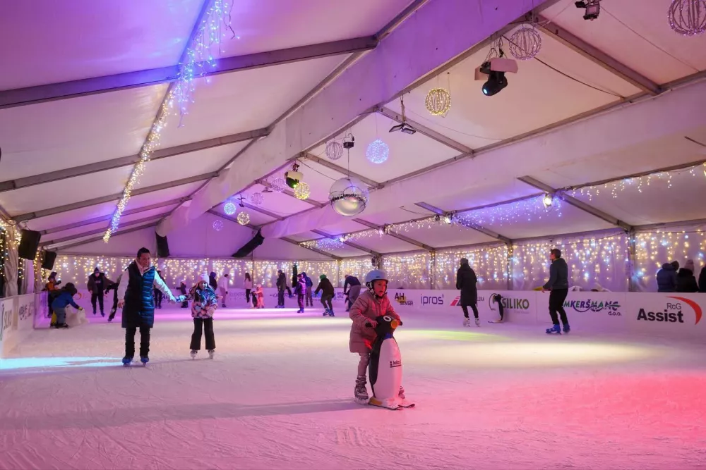 Na Vrhniki so že odprli drsali&scaron;če. Foto: Občina Vrhnika