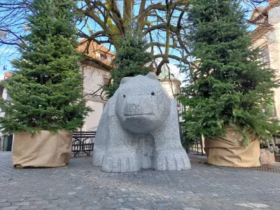 Otroci so lik medveda vzeli za svojega in ga poimenovali Loki. F Občina &Scaron;kofja Loka