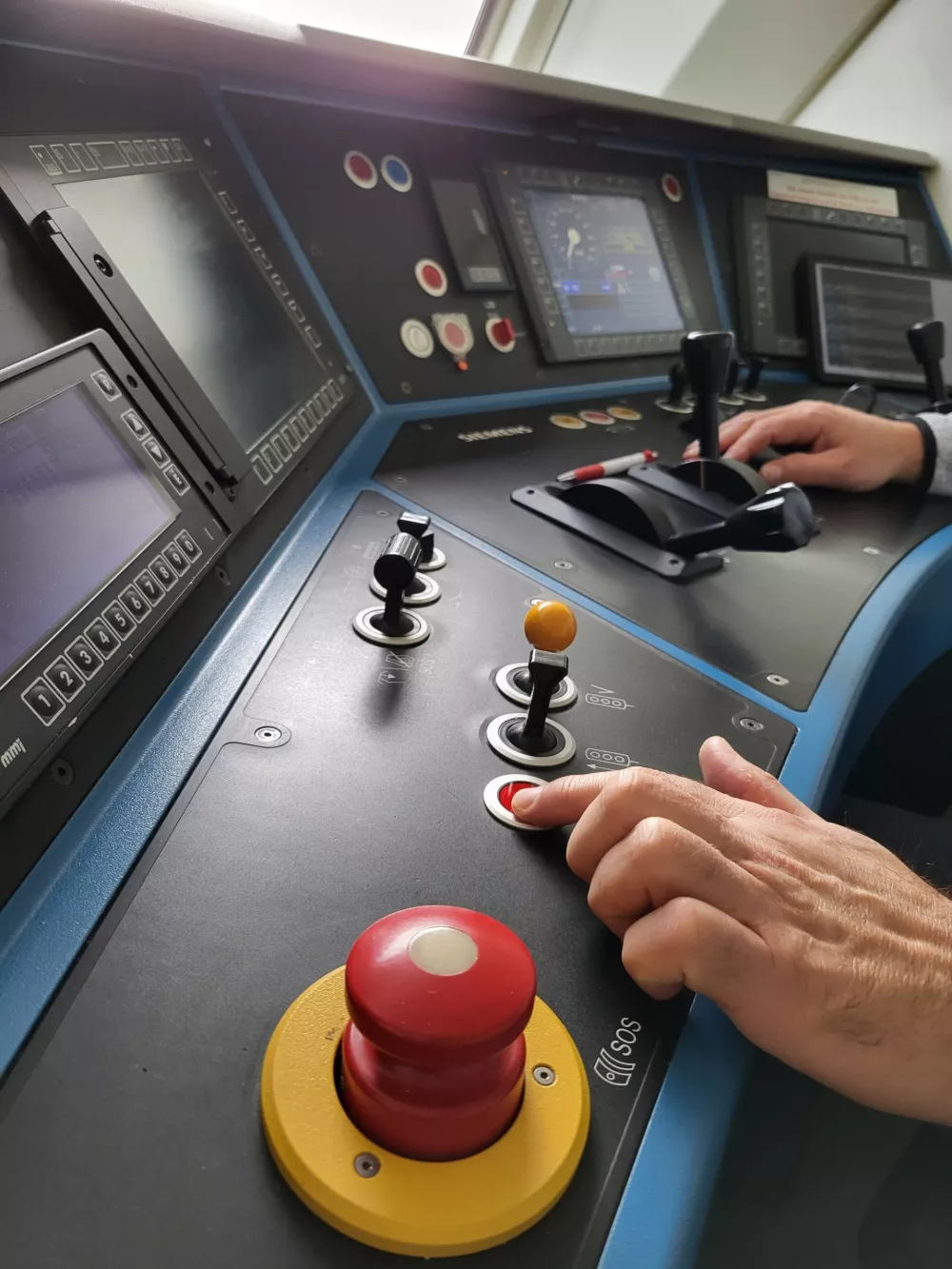 lokomotiva vlaka, komandni most, vlak, železnice / Foto: Katja Gle&scaron;čič 