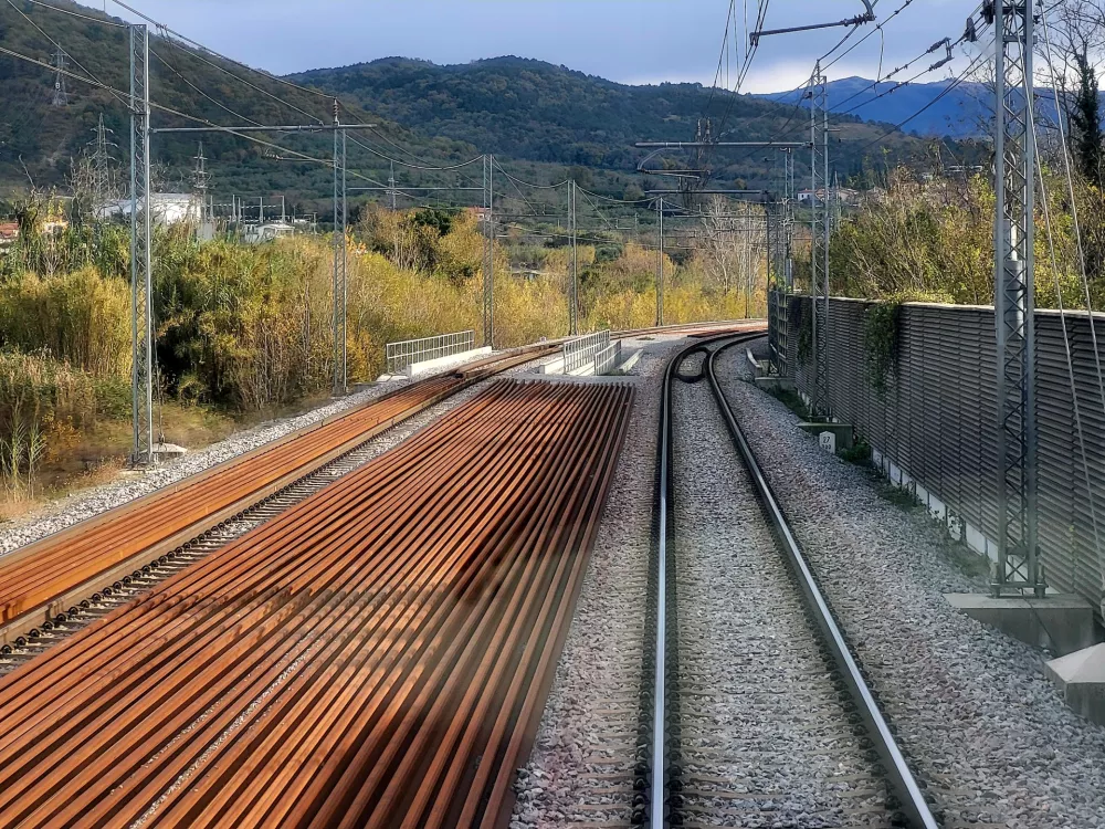 tirnice za drugi tir skladi&scaron;čijo na in ob stari progi / Foto: Katja Gle&scaron;čič 