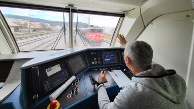 strojevodja in&scaron;truktor Tomaž &Scaron;en, Slovenske železnice / Foto: Katja Gle&scaron;čič 