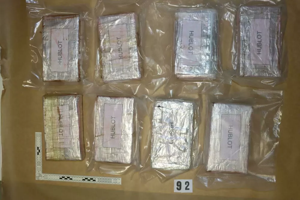 Pri osumljencu so zasegli večje količine kokaina, amfetamina, konoplje, ekstazija, tablet &hellip; 