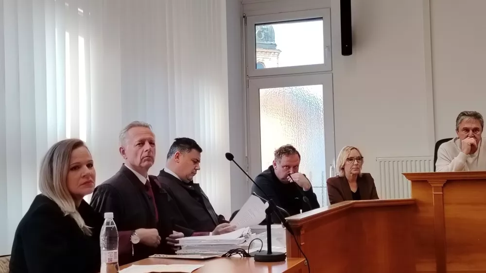 Pustila sta ga v razgretem avtu: &ldquo;Noben otrok si ne zasluži tak&scaron;ne smrti&rdquo;