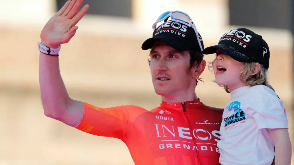 FILE PHOTO: Cycling - Giro d'Italia - Stage 21 - Roma to Roma - Italy - May 26, 2024 INEOS Grenadiers' Geraint Thomas celebrates his third place on the podium after the Giro d'Italia 2024 REUTERS/Ciro De Luca/File Photo
