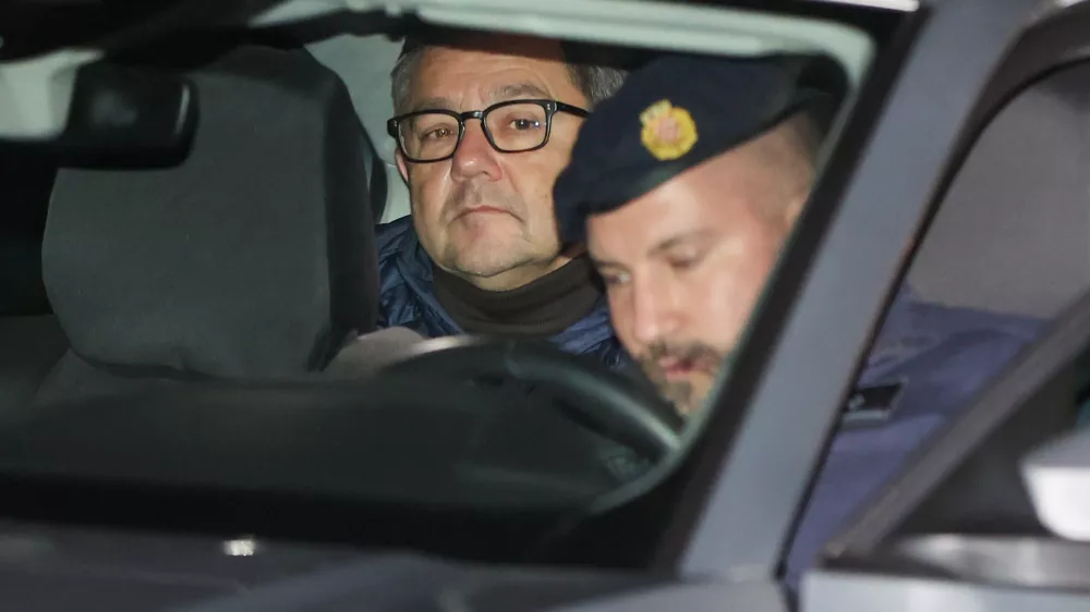 Pridržali so hrva&scaron;kega glavnega in&scaron;pektorja Andrijo Mikulića.