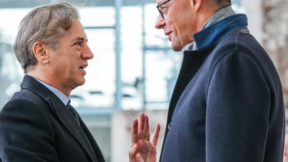 Nemcija, Berlin.Delovni obisk predsednika vlade Roberta Goloba v Nemciji.Prihod pred urad nemskega kanclerja.Predsednik vlade Robert Golob in nemski kancler Friedrich Merz.