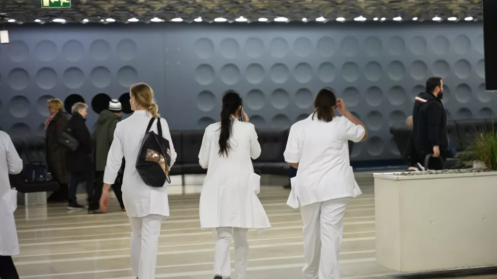  - 09.01.2024 &ndash; opozorilna stavka zdravnikov in zobozdravnikov - zdravniki in zobozdravniki zaradi neuresničenih zavez vlade iz že sklenjenih sporazumov opozorilno stavkali. protest //FOTO: Nik Erik Neubauer 