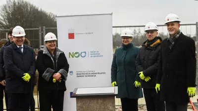 minister za visoko &scaron;olstvo, znanost in inovacije Igor Papič,rektor Univerze v Ljubljani Gregor Majdič,dekanja Veterinarske fakultete UL Breda Jakovac Strajn,vodja predstavni&scaron;tva Evropske komisije v Sloveniji Jerneja Jug Jer&scaron;edirektor Urada RS za okrevanje in odpornost Josip Mihalic; - 15.12.2023 &ndash; gradbi&scaron;če - nova Veterinarska fakulteta Univeze v Ljubljani, Cesta v Mestni log med 47 in 51a - položitev temeljnega kamna za novo Veterinarsko fakulteto UL, //FOTO: Nik Erik Neubauer