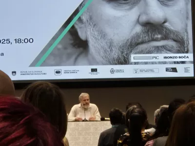 Nova Gorica.V sklopu Evropske prestolnice kulture (EPK) Nova Gorica-Gorica je v petek zvecer gostoval filozof Slavoj Zizek.