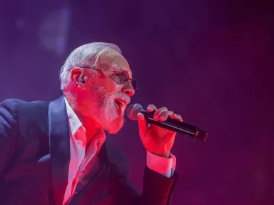 Dino Merlin je navdu&scaron;il na &scaron;tirih zaporednih razprodanih koncertih v Beogradu. F instagram