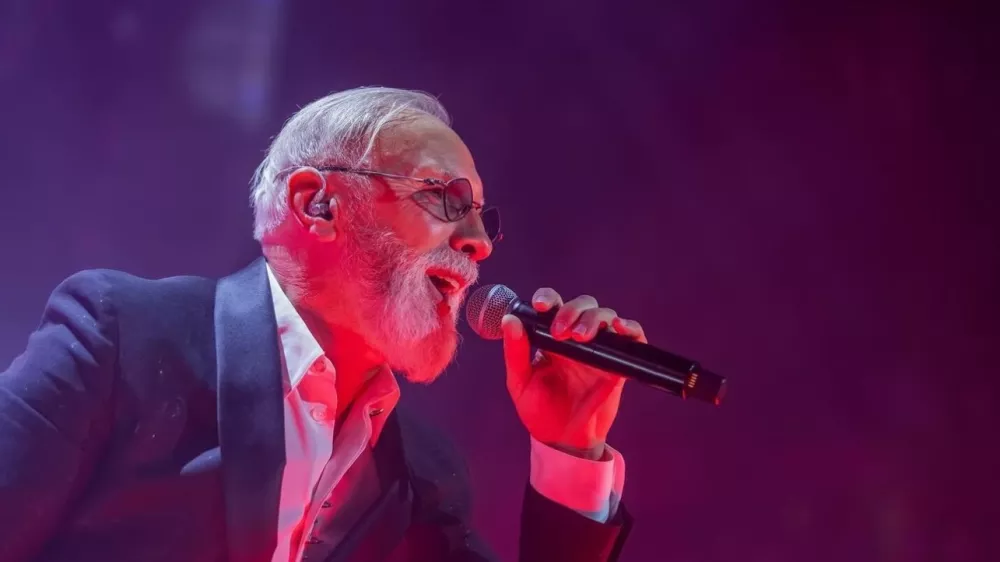 Dino Merlin je navdu&scaron;il na &scaron;tirih zaporednih razprodanih koncertih v Beogradu. F instagram