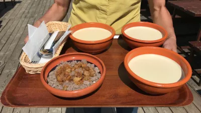 Pravo krvav&scaron;ko kislo mleko in žganci, brunarica Sonček, Krvavec