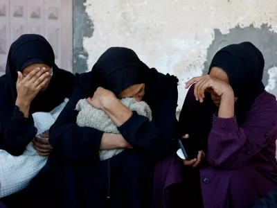 FILE PHOTO: Mourners react as they attend the funeral of Palestinians who, according to medics, were killed in Saturday's Israeli strikes, in Al-Aqsa Martyrs Hospital, in Deir al-Balah, central Gaza Strip, November 23, 2025. REUTERS/Mahmoud Issa/File Photo
