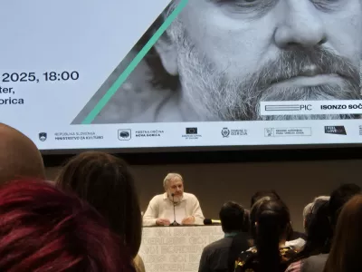 Nova Gorica.V sklopu Evropske prestolnice kulture (EPK) Nova Gorica-Gorica je v petek zvecer gostoval filozof Slavoj Zizek.