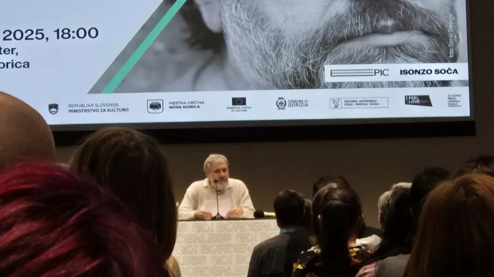 Nova Gorica.V sklopu Evropske prestolnice kulture (EPK) Nova Gorica-Gorica je v petek zvecer gostoval filozof Slavoj Zizek.