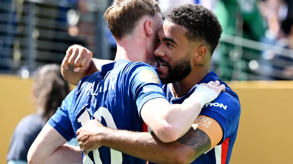 13 July 2025, US, East Rutherford: Chelsea's Cole Palmer (L) and Chelsea's Reece James celebrate after scoring his side's second goal of the game during the FIFA Club World Cup final soccer match between Chelsea FC and Paris Saint-Germain at MetLife Stadium. Photo: Sven Hoppe/dpa