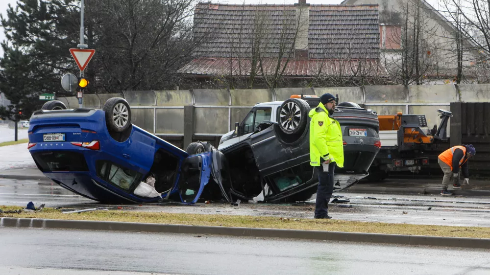 26.11.2025 - Prometna nesreča - &Scaron;martinska cesta - policijaFoto: Luka Cjuha
