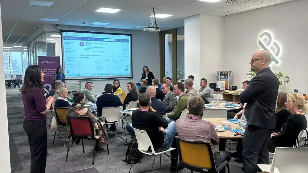 &raquo;Na&scaron;e sodelovanje z Dun & Bradstreet in D&B Hoovers nas vsak dan spominja na izjemno misel Helen Keller: &raquo;Sami lahko naredimo tako malo; skupaj lahko naredimo veliko.&laquo; Združitev na&scaron;ega strokovnega znanja in njihovega poglobljenega poznavanja trga je ustvarila izjemno močno sinergijo. To ni zgolj poslovni odnos, temveč pristno strate&scaron;ko partnerstvo, ki množi na&scaron;e zmožnosti in omogoča na&scaron;i ekipi doseganje mejnikov, ki daleč presegajo se&scaron;tevek na&scaron;ih posameznih sposobnosti.&laquo; - Riccardo Frisinghelli, CEO, Energetik energija d.o.o. (Foto: Dun&Bradstreet)