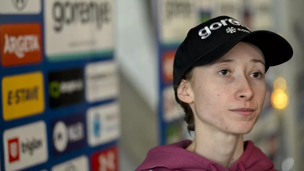 Nika Prevc02.12.2025 Novinarska konferenca mo&scaron;ke in ženske članske reprezentance Slovenije po vrnitvi s skandinavske turneje - smučarski skakalciFoto: Nik Erik Neubauer / Foto: Nik Erik Neubauer