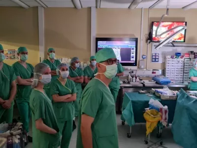 Zdravniki UKC Ljubljana, prva robotska presaditev ledvic živega darovalca / Foto: Ukc Ljubljana