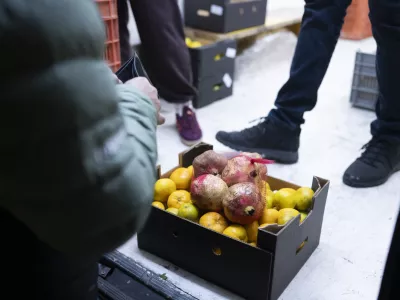 lokalna hranazdrava hrana07.10.2025 - Skupnostno nakupovanje, Mali plac za prihodnost, parkiri&scaron;če pred Inter&scaron;par Vič. Foto: Nik Erik Neubauer / Foto: Nik Erik Neubauer