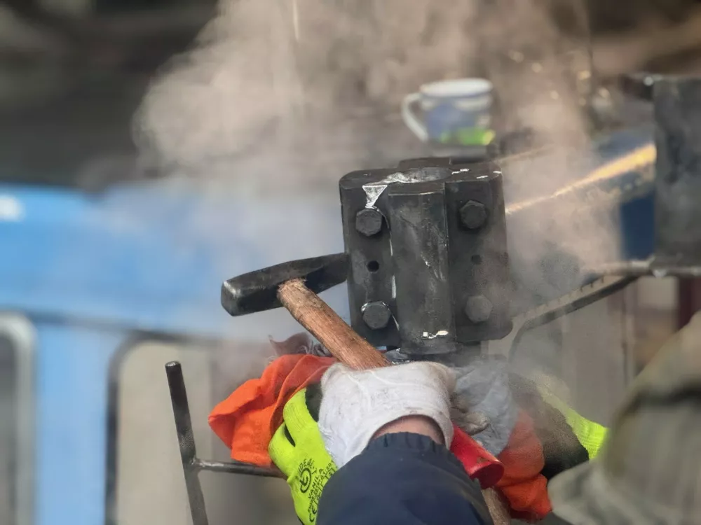 V remont so bili vključeni temeljiti pregledi in servis ključnih delov sistema &ndash; od pogonskih in zavornih mehanizmov do kabin in drugih varnostnih elementov. Foto: Velika planina