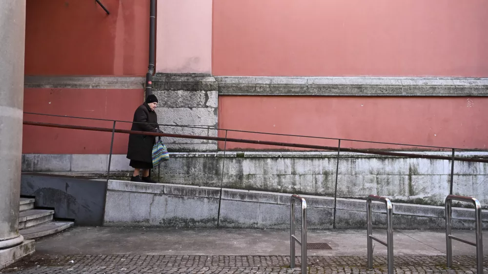 simbolična fotografijapokojninestarostpenzijaupokojenec04.03.2025 UpokojenciFOTO: Nik Erik Neubauer / Foto: Nik Erik Neubauer