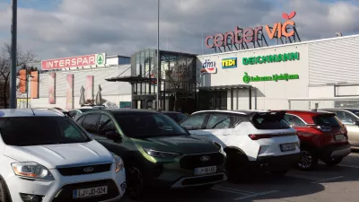 28.11.2025 -Spar center Vič, parkingFoto: Tomaž Skale