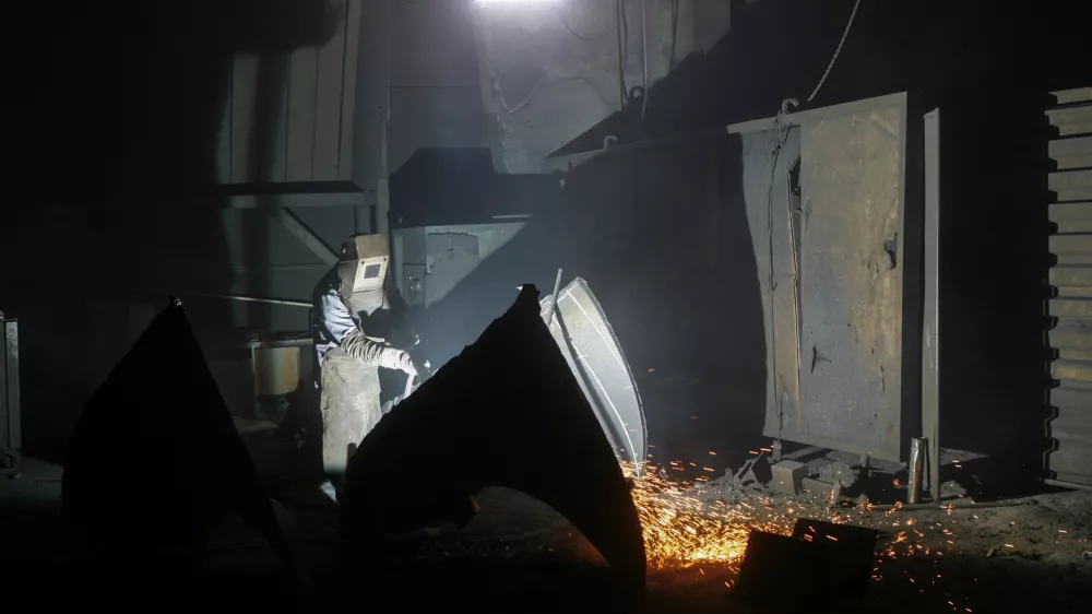 - Litostroj jeklo d.o.o., izdelava kakovostnih jeklenih ulitkov, Litostrojska cesta 44 v Ljubljani, jeklarsko podjetje - proizvodnja    //FOTO: Luka Cjuha.