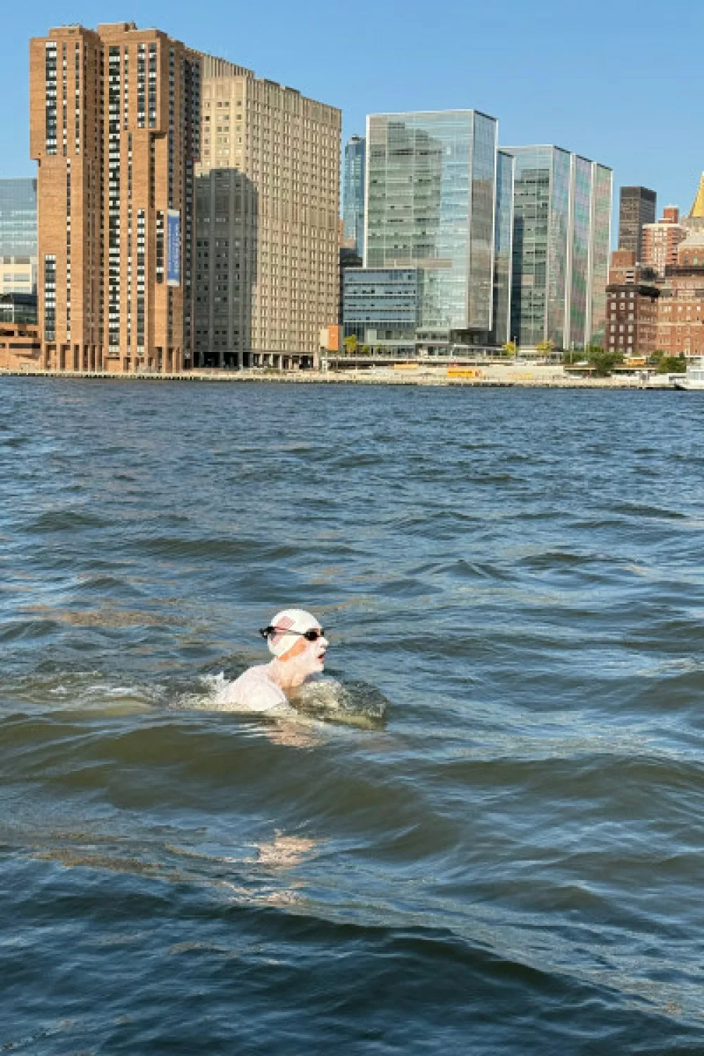 Na vrhuncu svoje moči je Moreau tedensko pretekel razdalje, ki so se bližale 60 km. Vse to je počel z omejenimi zapestji. spremeni v km. Foto: guinnessworldrecords.com