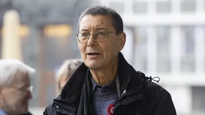 Ljubljana, pred DZ.Novinarska konferenca Drustva Srebrna nit - Zdruzenja za dostojno starost, na kateri so predstavili razloge za vlozitev ugovora zaradi nepravilnosti v kampanji pred referendumom o zakonu o prostovoljnem koncanju zivljenja Drzavno volilno komisijo.Andrej Pleterski iz drustva Srebrna nit.