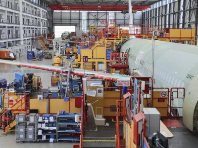 FILED - 29 July 2025, Hamburg: The assembly line for the Airbus A320 family at the Airbus plant in Finkenwerder. Thousands of Airbus A320 aircraft have received software updates after the Toulouse-based manufacturer found that intense solar radiation may corrupt data critical to the functioning of flight controls. Photo: Christian Charisius/dpa