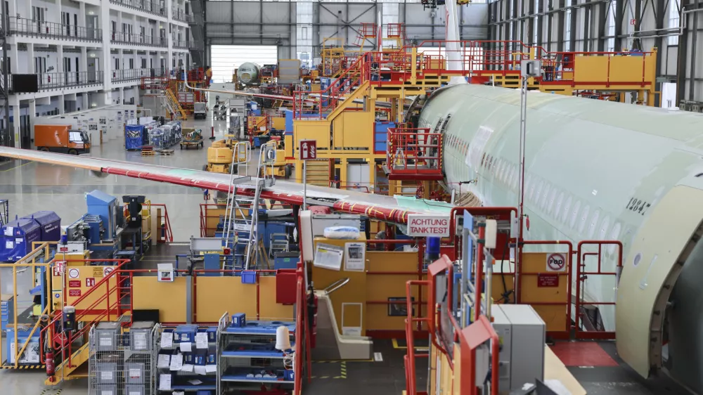 FILED - 29 July 2025, Hamburg: The assembly line for the Airbus A320 family at the Airbus plant in Finkenwerder. Thousands of Airbus A320 aircraft have received software updates after the Toulouse-based manufacturer found that intense solar radiation may corrupt data critical to the functioning of flight controls. Photo: Christian Charisius/dpa
