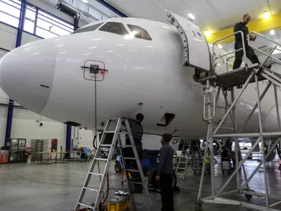 - 15.12.2016 - Adria Airways Tehnika, vzdrževanje letal d.d., Zgornji Brnik, ///FOTO: Luka Cjuha.OPOMBA: DNEVNIKOV OBJEKTIV - REPORTAŽA 2016 -.