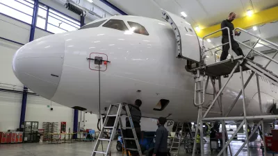 - 15.12.2016 - Adria Airways Tehnika, vzdrževanje letal d.d., Zgornji Brnik, ///FOTO: Luka Cjuha.OPOMBA: DNEVNIKOV OBJEKTIV - REPORTAŽA 2016 -.