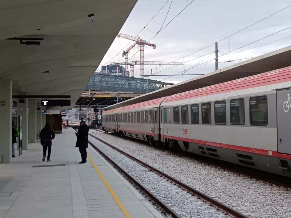 Novi peroni Železni&scaron;ke postaje v Ljubljani, severni del, zaključek prve faze gradnje. Foto: Jan Konečnik