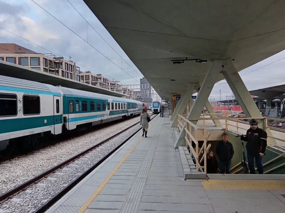 Novi peroni Železni&scaron;ke postaje v Ljubljani, severni del, zaključek prve faze gradnje. Foto: Jan Konečnik
