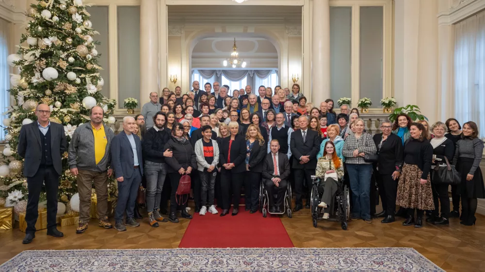 Predsednica republike Nata&scaron;a Pirc Musar je v znak hvaležnosti za nepogre&scaron;ljivo poslanstvo v iztekajočem letu priredila sprejem za predstavnice in predstavnike humanitarnih organizacij. Foto: STA