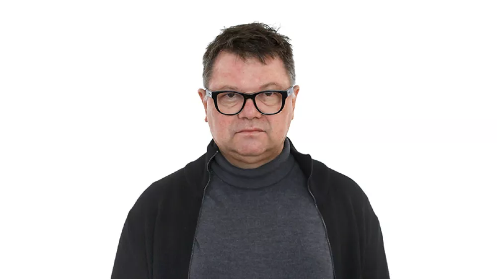 Miha &Scaron;tamcarZA ONLINE - Redakcija Dnevnik 2024 - portreti za komentarje in kolumne - kolumnisti - komentatorji &ndash; novinarji - portret //FOTO: Luka Cjuha