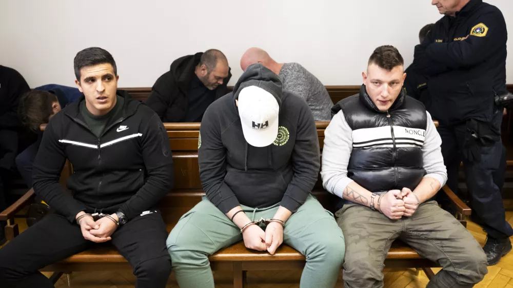 Eden izmed treh priznal krivdo za brutalni napad na kmeta. Priznanja sodnica ni sprejela