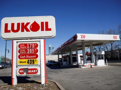 FILE PHOTO: A Lukoil fuel station is pictured after local officials voted to suspend the business license of local Lukoil gas stations following the Russian's invasion of Ukraine, in Newark, New Jersey, U.S., March 3, 2022. REUTERS/Eduardo Munoz/File Photo
